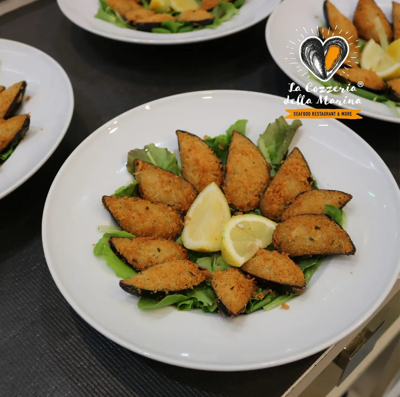 Cozze gratinate con limone e rucola