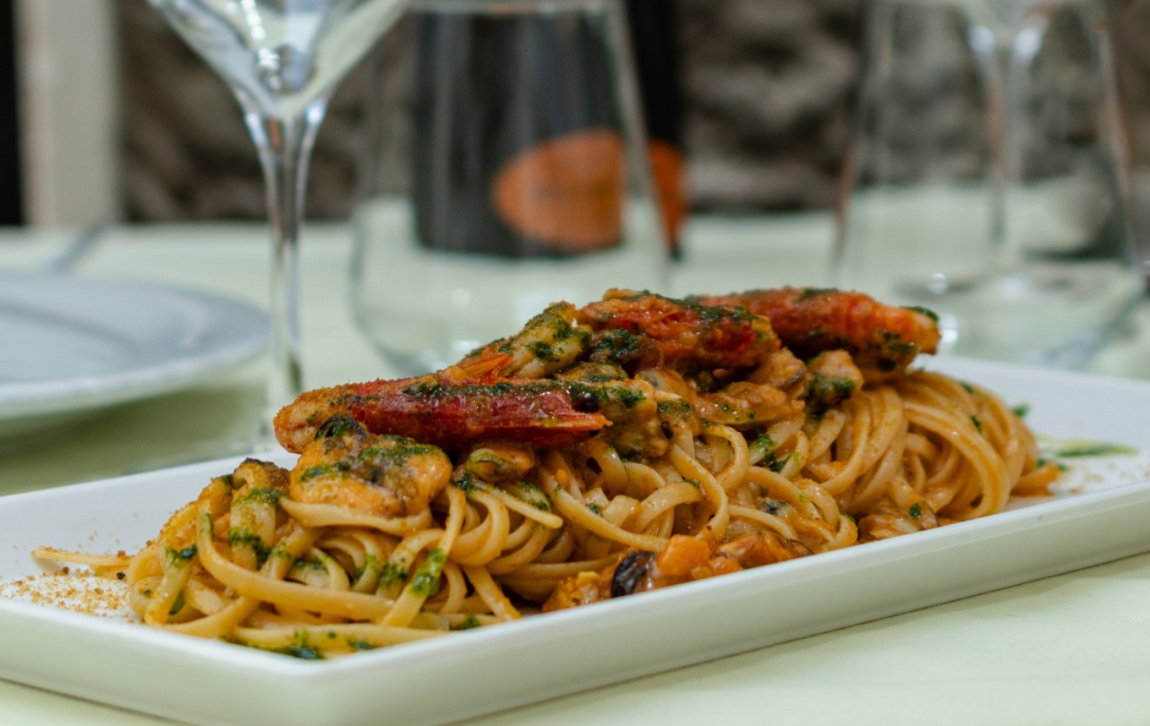 Seafood linguine with mussels - La Cozzeria della Marina